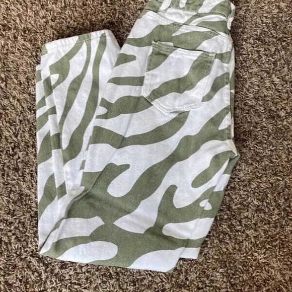Shein Jeans High Waisted Zebra Striped Off White Green Straight Leg Denim XS NEW - Picture 3 of 14
